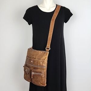 ROOTS Tan Leather Vintage Crossbody Bag Purse Multi Pockets Adjustable Strap